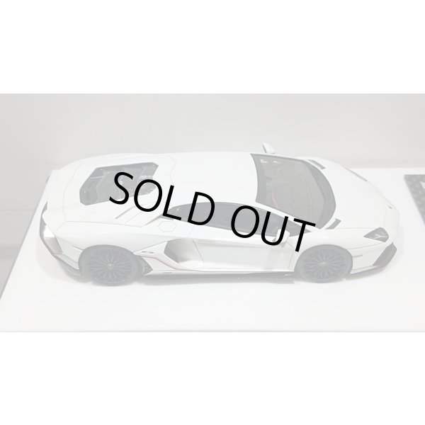 画像8: EIDOLON 1/43 Lamborghini Aventador LP780-4 Ultimae 2021 (Dianthus Wheel) Bianco Opalis / Grigio Thalasso Limited 100 pcs. (8)