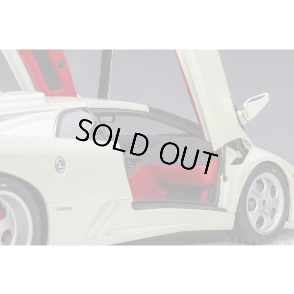 画像10: AUTOart 1/18 Lamborghini Diablo SE30 Iota (BALLON WHITE / Pearl White) (10)