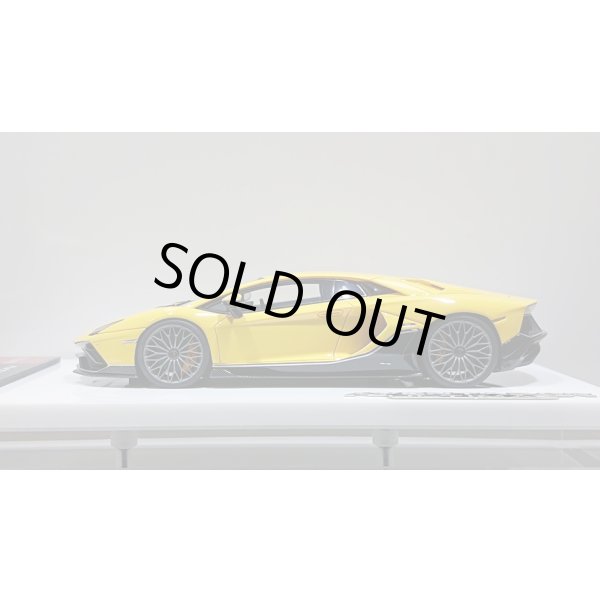 画像2: EIDOLON 1/43 Lamborghini Aventador LP780-4 Ultimae 2021 (Dianthus Wheel) Giallo Auge Limited 60 pcs. (2)