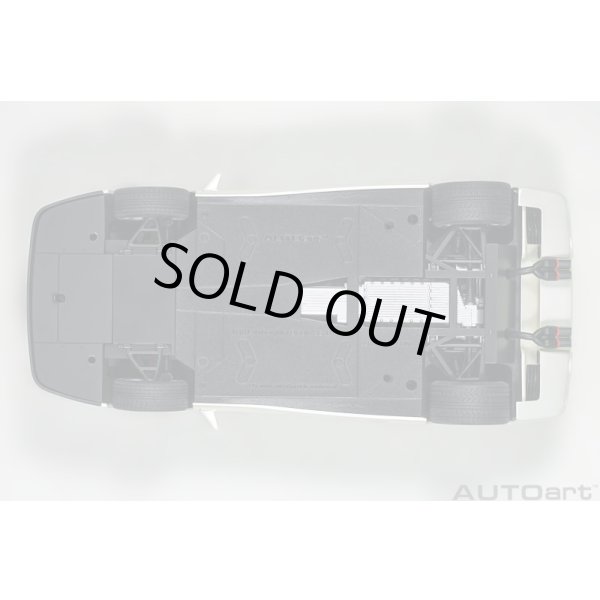 画像8: AUTOart 1/18 Lamborghini Diablo SE30 Iota (BALLON WHITE / Pearl White) (8)