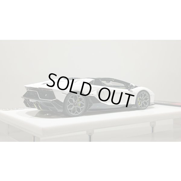 画像7: EIDOLON 1/43 Lamborghini Aventador LP780-4 Ultimae Roadster 2021 (Leirion Wheel) Bianco Opalis / Black Accent Limited 60 pcs. (7)