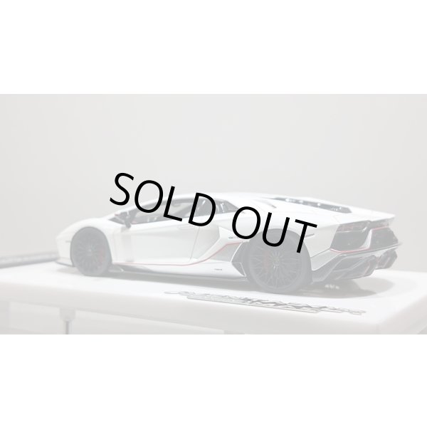 画像3: EIDOLON 1/43 Lamborghini Aventador LP780-4 Ultimae 2021 (Dianthus Wheel) Bianco Opalis / Grigio Thalasso Limited 100 pcs. (3)