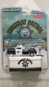 画像: GREEN LiGHT 1/64 1969 Chevrolet C-30 Dualy Wrecker California Highway Patrol with Figure