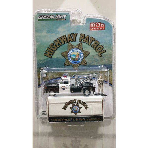 画像1: GREEN LiGHT 1/64 1969 Chevrolet C-30 Dualy Wrecker California Highway Patrol with Figure (1)