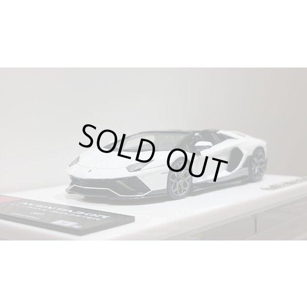 画像9: EIDOLON 1/43 Lamborghini Aventador LP780-4 Ultimae Roadster 2021 (Leirion Wheel) Bianco Opalis / Black Accent Limited 60 pcs. (9)