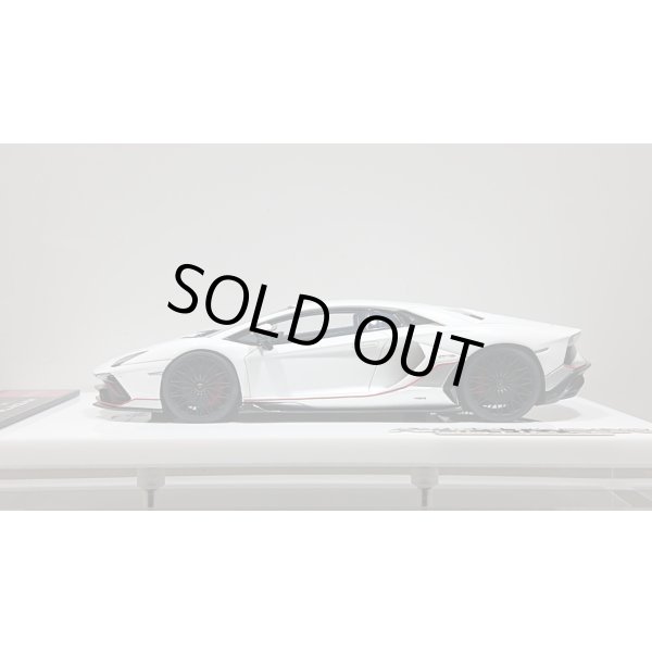 画像2: EIDOLON 1/43 Lamborghini Aventador LP780-4 Ultimae 2021 (Dianthus Wheel) Bianco Opalis / Grigio Thalasso Limited 100 pcs. (2)