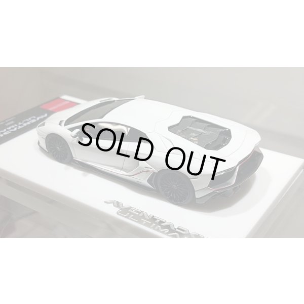 画像12: EIDOLON 1/43 Lamborghini Aventador LP780-4 Ultimae 2021 (Dianthus Wheel) Bianco Opalis / Grigio Thalasso Limited 100 pcs. (12)