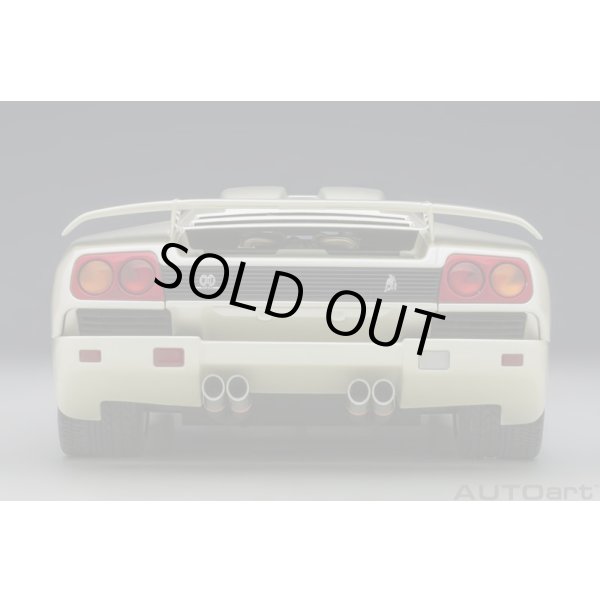 画像6: AUTOart 1/18 Lamborghini Diablo SE30 Iota (BALLON WHITE / Pearl White) (6)