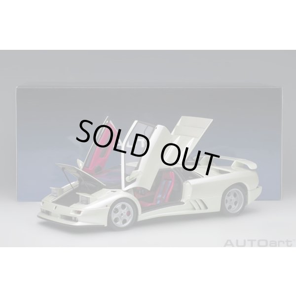 画像17: AUTOart 1/18 Lamborghini Diablo SE30 Iota (BALLON WHITE / Pearl White) (17)