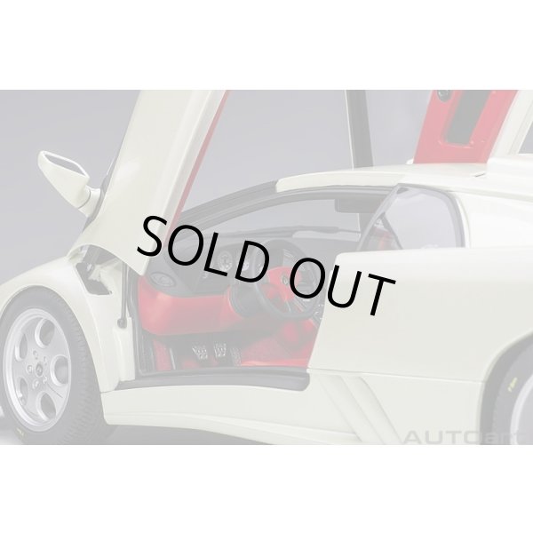 画像9: AUTOart 1/18 Lamborghini Diablo SE30 Iota (BALLON WHITE / Pearl White) (9)