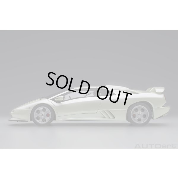 画像3: AUTOart 1/18 Lamborghini Diablo SE30 Iota (BALLON WHITE / Pearl White) (3)