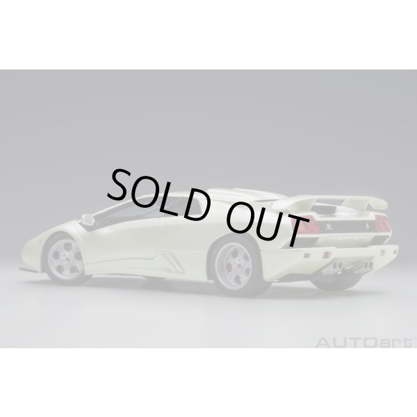 画像2: AUTOart 1/18 Lamborghini Diablo SE30 Iota (BALLON WHITE / Pearl White) (2)