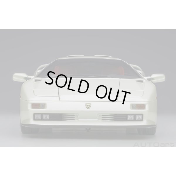 画像5: AUTOart 1/18 Lamborghini Diablo SE30 Iota (BALLON WHITE / Pearl White) (5)