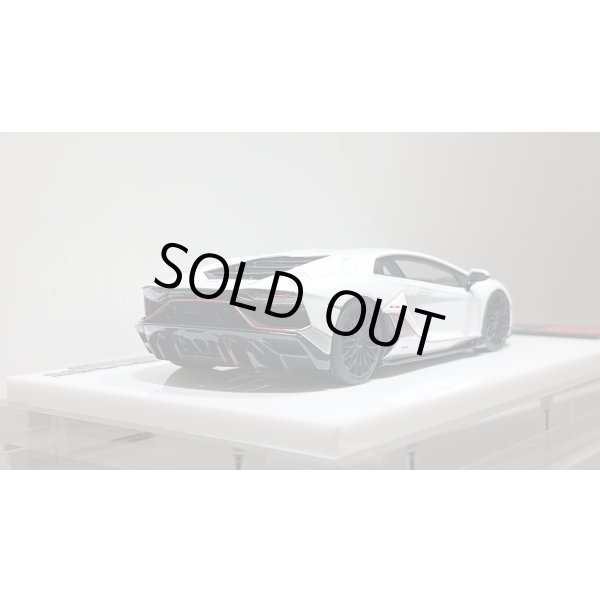 画像10: EIDOLON 1/43 Lamborghini Aventador LP780-4 Ultimae 2021 (Dianthus Wheel) Bianco Opalis / Grigio Thalasso Limited 100 pcs. (10)