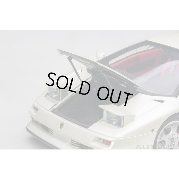 画像11: AUTOart 1/18 Lamborghini Diablo SE30 Iota (BALLON WHITE / Pearl White) (11)