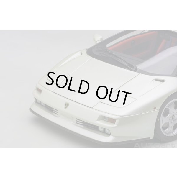 画像12: AUTOart 1/18 Lamborghini Diablo SE30 Iota (BALLON WHITE / Pearl White) (12)