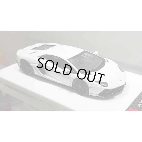 画像11: EIDOLON 1/43 Lamborghini Aventador LP780-4 Ultimae 2021 (Dianthus Wheel) Bianco Opalis / Grigio Thalasso Limited 100 pcs. (11)