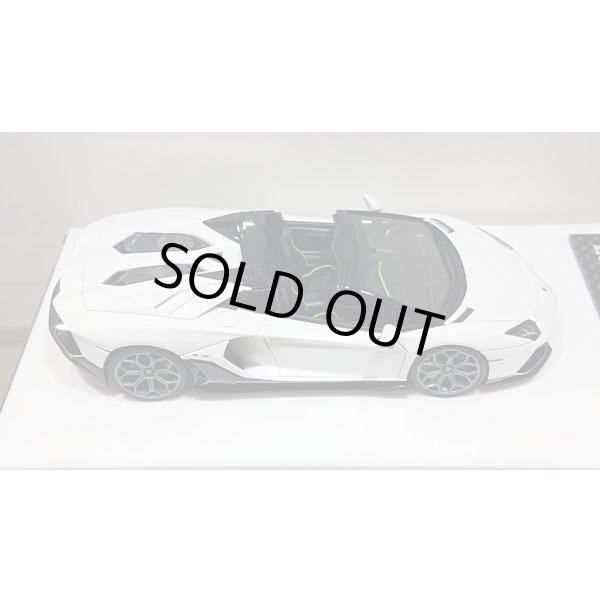 画像8: EIDOLON 1/43 Lamborghini Aventador LP780-4 Ultimae Roadster 2021 (Leirion Wheel) Bianco Opalis / Black Accent Limited 60 pcs. (8)
