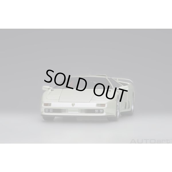 画像15: AUTOart 1/18 Lamborghini Diablo SE30 Iota (BALLON WHITE / Pearl White) (15)