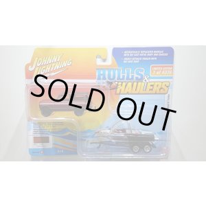 画像: JOHNNY LIGHTNING 1/64 1969 International Scout II Tahitian Red / Black & Malibu Boat Tahitian Red / Black