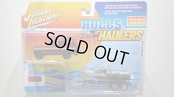 画像1: JOHNNY LIGHTNING 1/64 1969 International Scout II Tahitian Red / Black & Malibu Boat Tahitian Red / Black (1)