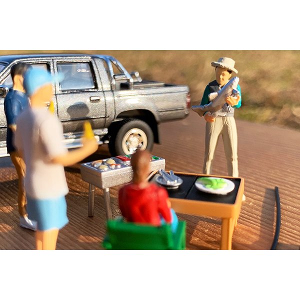 画像9: TOMYTEC 1/64 Diorama Collection 64 #Car Snap 14a BBQ2 (with Toyota Hilux 4WD) (9)