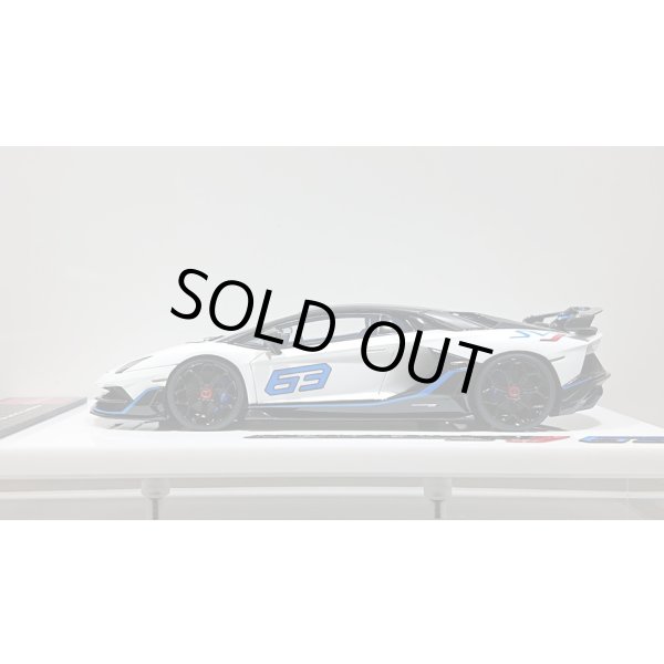 画像2: EIDOLON 1/43 Lamborghini Aventador SVJ 63 2018 Bianco Opalis (Pearl White) Limited 63 pcs. (2)