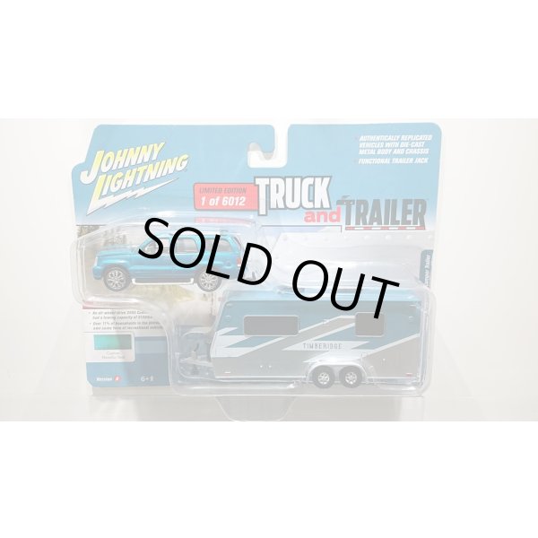 画像1: JOHNNY LIGHTNING 1/64 2005 Cadillac Escalade Blue & Camper Trailer Teal (1)