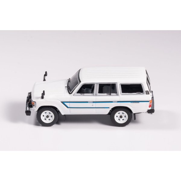 画像8: Gaincorp Products 1/64 Toyota Land Cruiser 60-RHD with front winch & spotlight (White) (8)