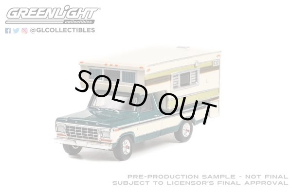 画像1: GREEN LiGHT EXCLUSIVE 1/64 1978 Ford F-250 with Large Camper - Dark Jade Metallic & Wimbledon White (1)