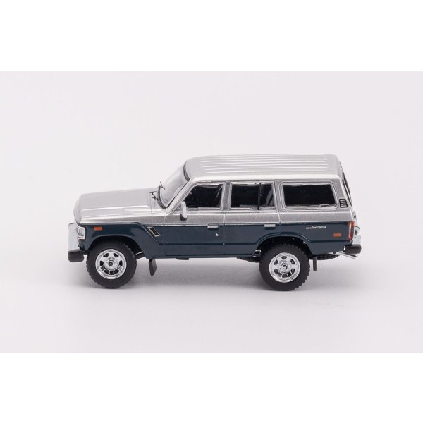 画像2: Gaincorp Products 1/64 Toyota Land Cruiser 60 RHD Silver/Dark Blue (2)