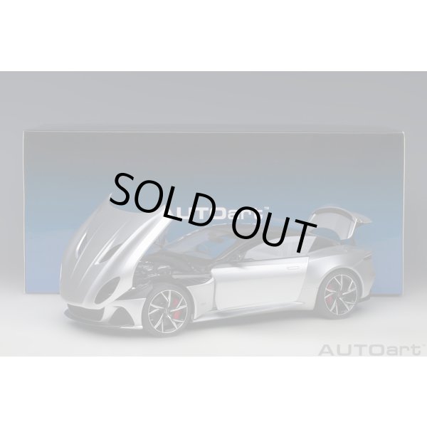 画像18: AUTOart 1/18 Aston Martin DBS Superleggera (Lightning Silver) (18)