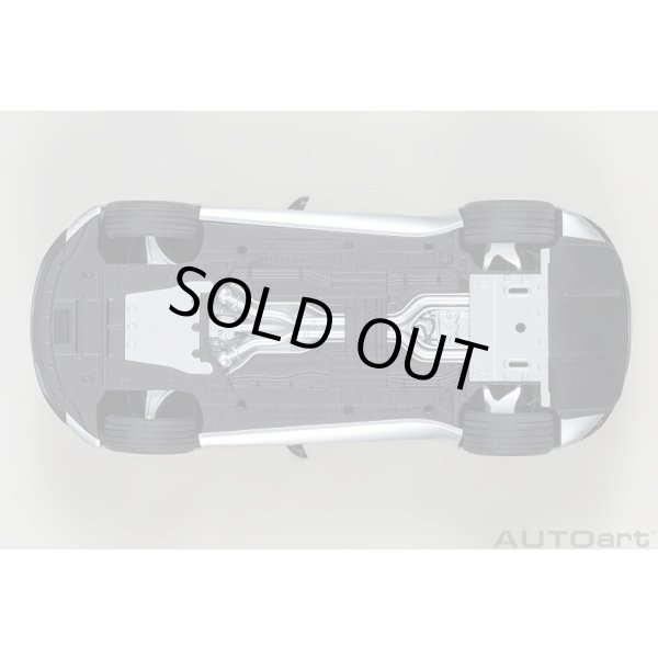 画像8: AUTOart 1/18 Aston Martin DBS Superleggera (Lightning Silver) (8)