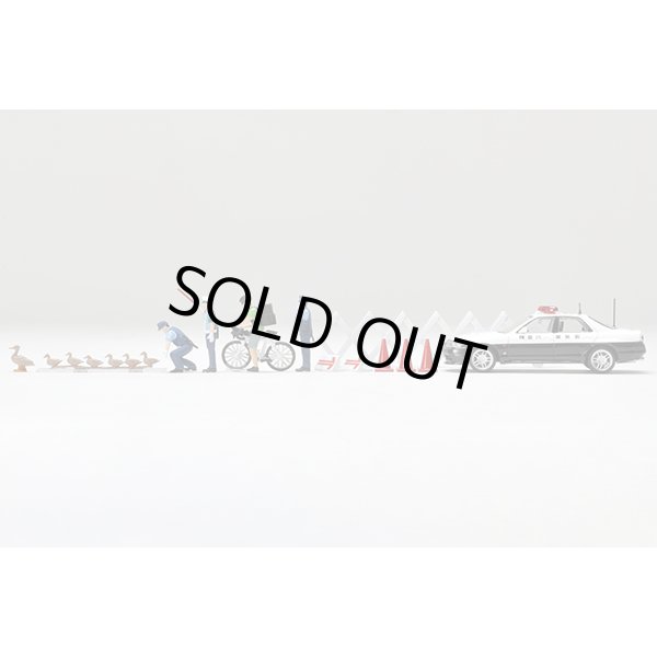 画像4: TOMYTEC 1/64 Diorama Collection 64 # Car Snap 16a Police (4)