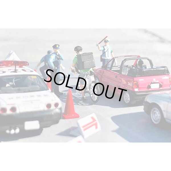 画像10: TOMYTEC 1/64 Diorama Collection 64 # Car Snap 16a Police (10)