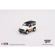 画像2: MINI GT 1/64 Land Rover Defender 90 Wagon White (RHD) (2)
