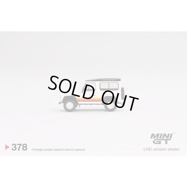 画像4: MINI GT 1/64 Land Rover Defender 90 Wagon White (RHD) (4)