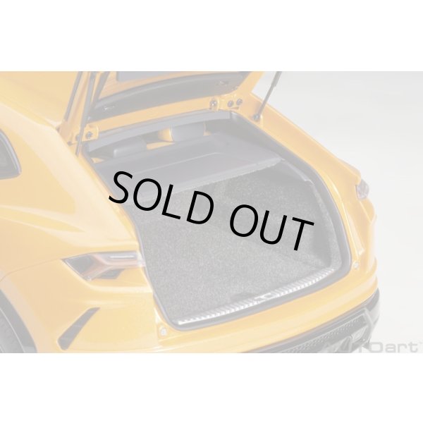 画像14: AUTOart 1/18 Lamborghini Urus (Arancio Borealis) (14)