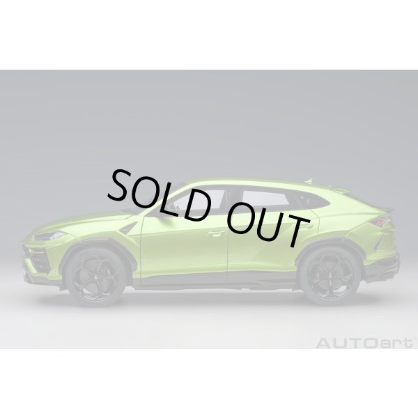 画像3: AUTOart 1/18 Lamborghini Urus (Verde Selvans) (3)