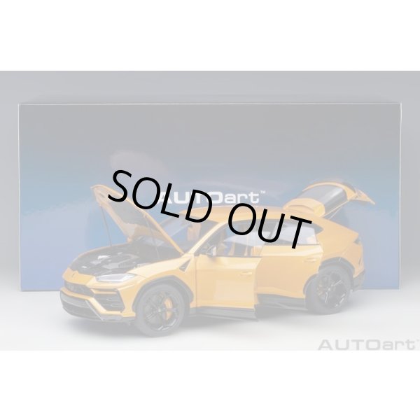 画像18: AUTOart 1/18 Lamborghini Urus (Arancio Borealis) (18)