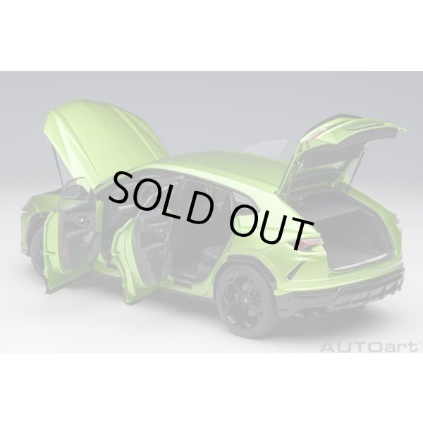 画像15: AUTOart 1/18 Lamborghini Urus (Verde Selvans) (15)