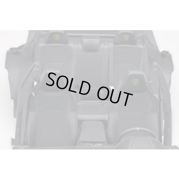 画像13: AUTOart 1/18 Lamborghini Urus (Verde Selvans) (13)