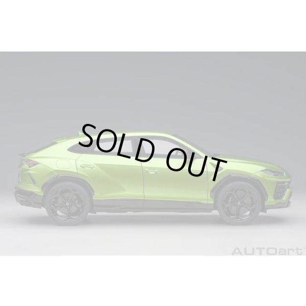 画像4: AUTOart 1/18 Lamborghini Urus (Verde Selvans) (4)