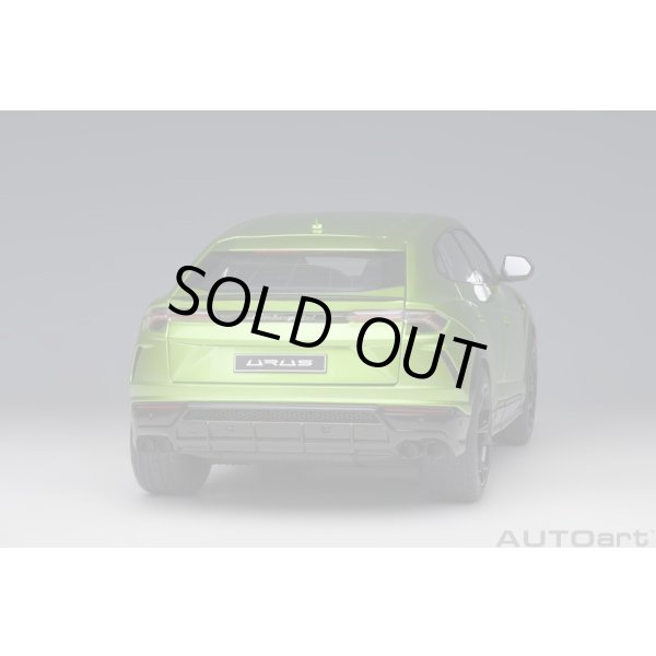 画像17: AUTOart 1/18 Lamborghini Urus (Verde Selvans) (17)