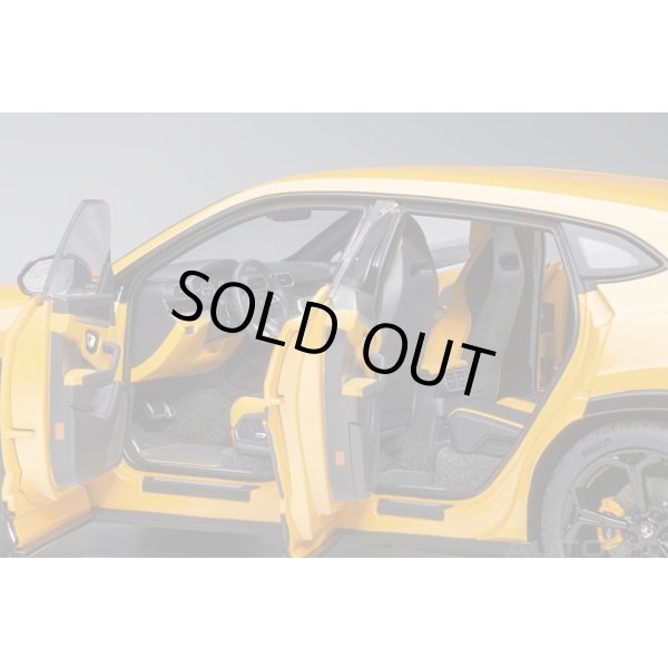 画像9: AUTOart 1/18 Lamborghini Urus (Arancio Borealis) (9)