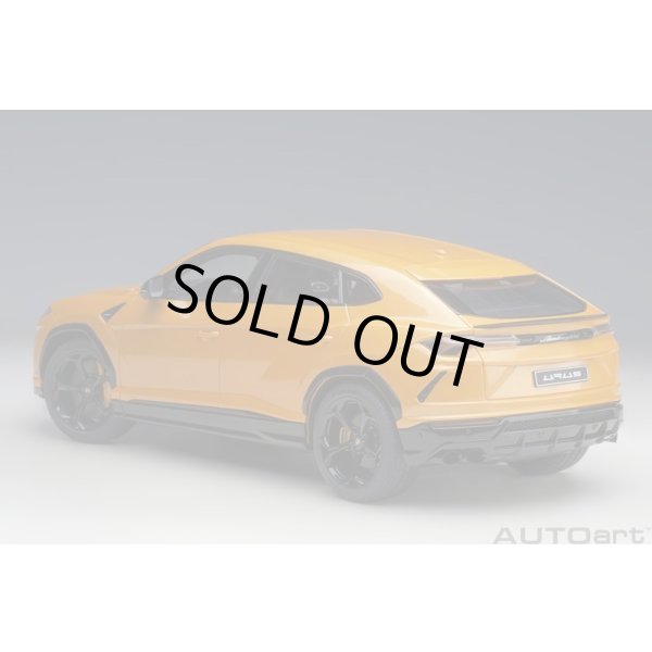 画像2: AUTOart 1/18 Lamborghini Urus (Arancio Borealis) (2)
