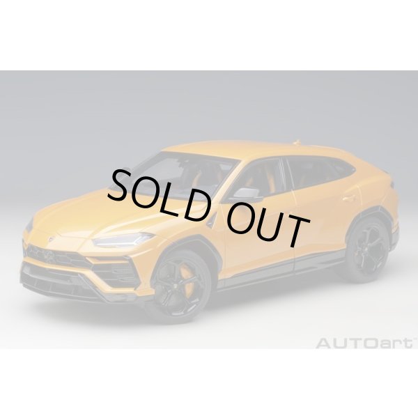 画像1: AUTOart 1/18 Lamborghini Urus (Arancio Borealis) (1)