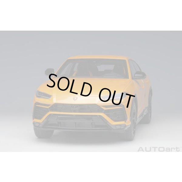 画像16: AUTOart 1/18 Lamborghini Urus (Arancio Borealis) (16)