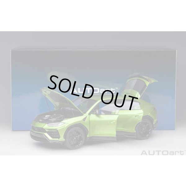 画像18: AUTOart 1/18 Lamborghini Urus (Verde Selvans) (18)