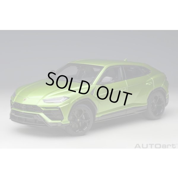 画像1: AUTOart 1/18 Lamborghini Urus (Verde Selvans) (1)